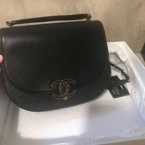 chanel coco curve messenger bag （medium）